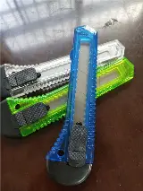 Pisau Kater Cutter Besar Plastik Transparan Dengan Safe Lock 18m — 5