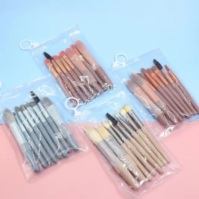 Kuas Make Up Free Pouch 1 Set terdiri dari 8 Kuas Aman Dan Nyaman