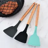 Spatula Masak Silikon dengan Gagang Kayu Tahan Panas 32Cm — 3