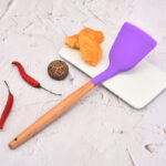 Spatula Penggoreng Silikon Tahan Panas dengan Gagang Kayu -  - Image 2