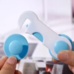 Pengaman Pintu Kulkas dan Laci Baby Safety Lock Minimalis - Biru