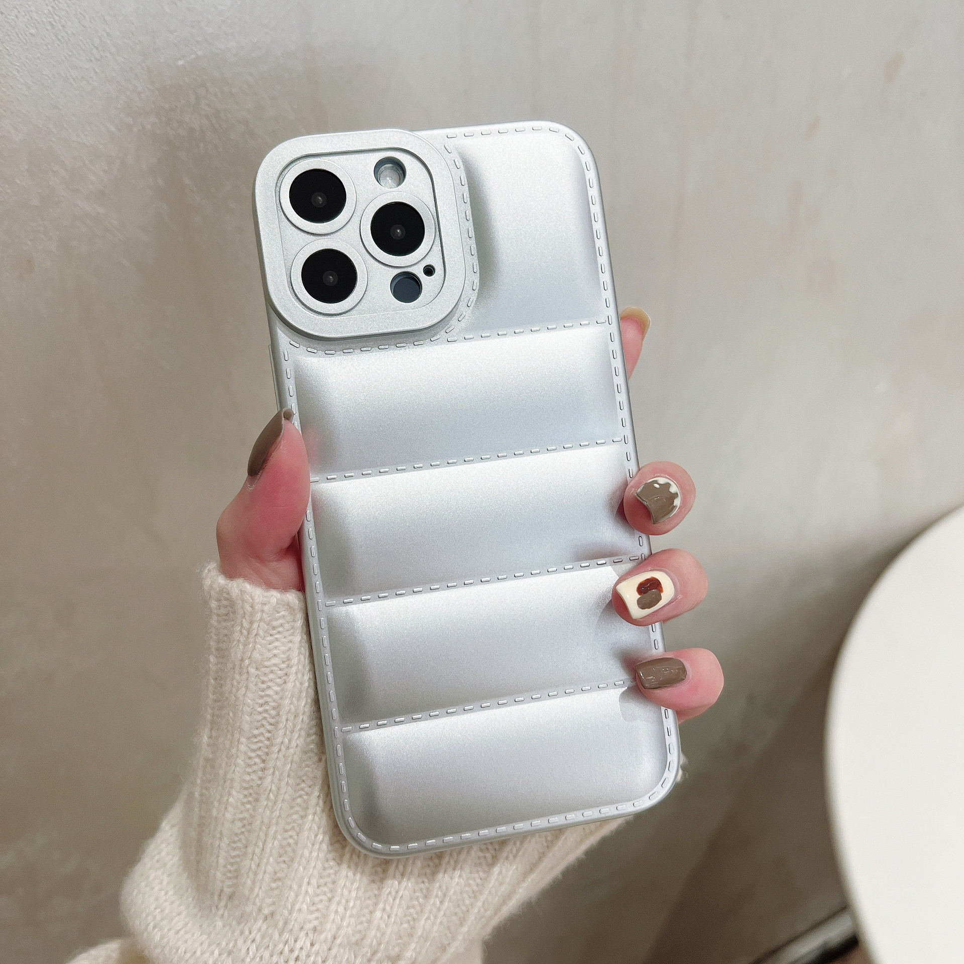5278d7b078bd52f584a85c2e4c41fa1c-1673001349 Puffer Case iPhone 11 Casing untuk iPhone 11 - Silver - Image 1