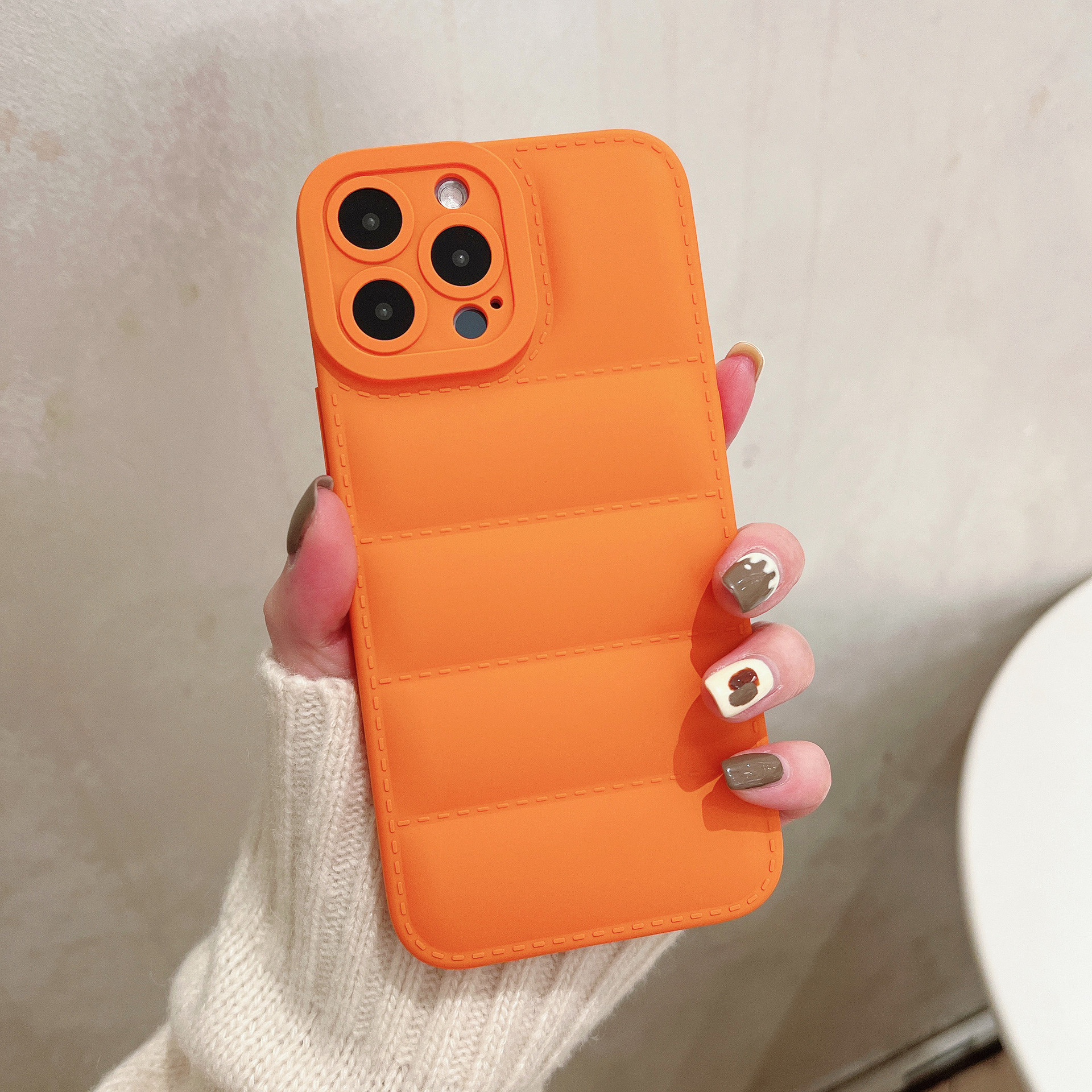 O1CN013bNOSI1OFC8t3KBVX_3872131675-0-cib-1673001359 Casing iPhone 13 Pro Max Puffer Case North Face - Orange - Image 1