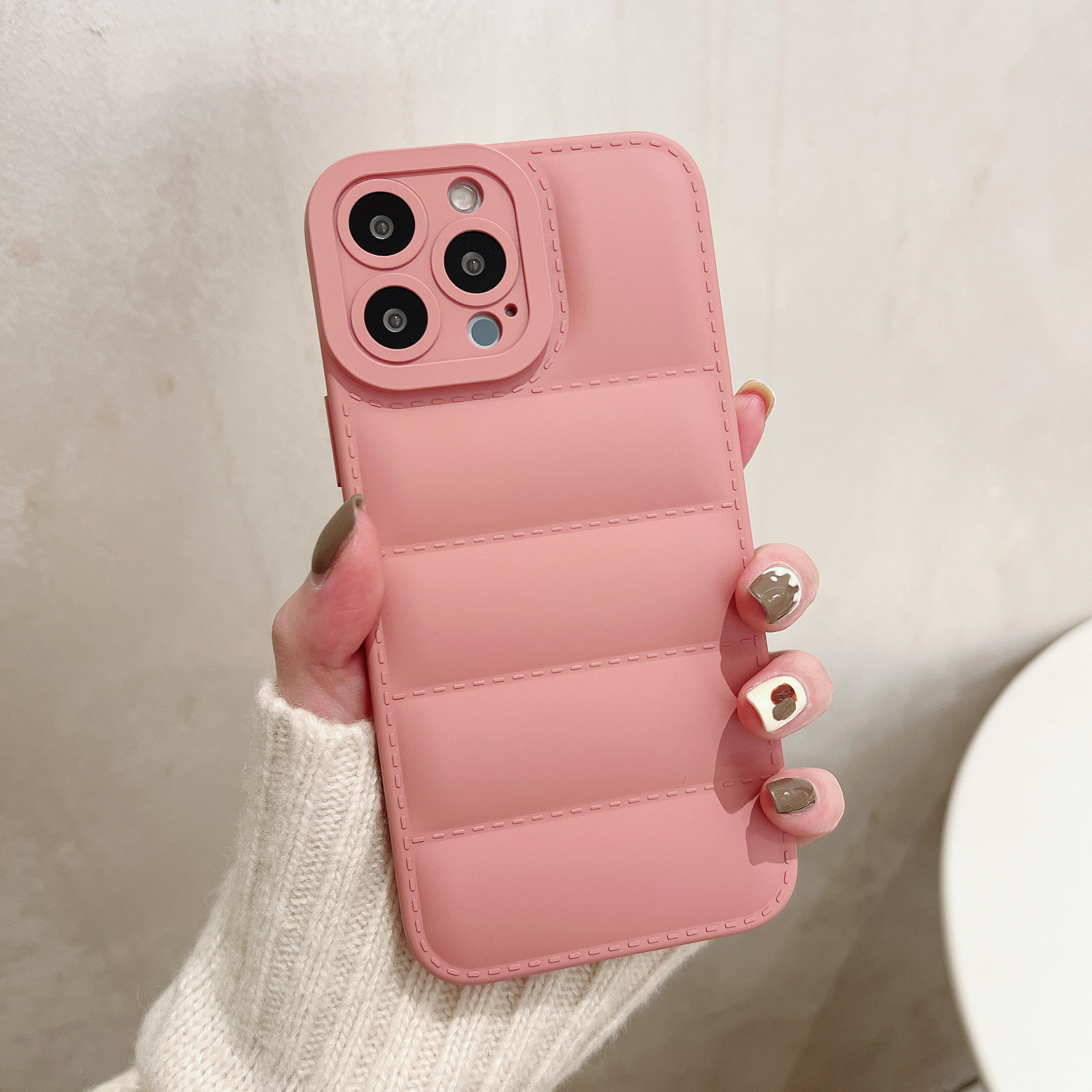 O1CN01he38Iv1OFC8uDyQvf_3872131675-0-cib-1673001362 Casing iPhone 13 Pro Max Puffer Case North Face - Pink - Image 1