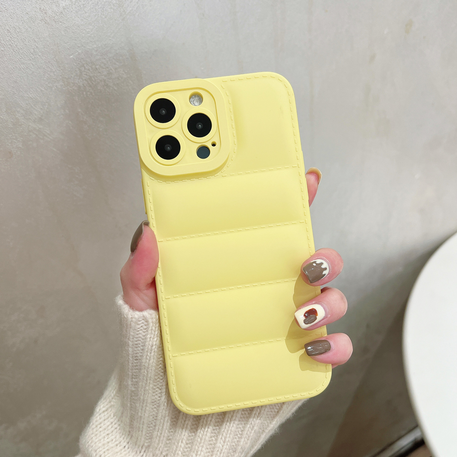 O1CN01k2SyJY1OFC8lJbwRT_3872131675-0-cib-1673001354 Casing iPhone 13 The Puffer Case untuk iPhone 13 - Kuning - Image 1