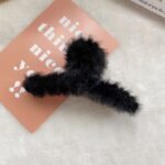 Jepit Rambut Bulu Wanita Elegan Dengan Bahan Wol Gaya Aksesoris Korea - hitam