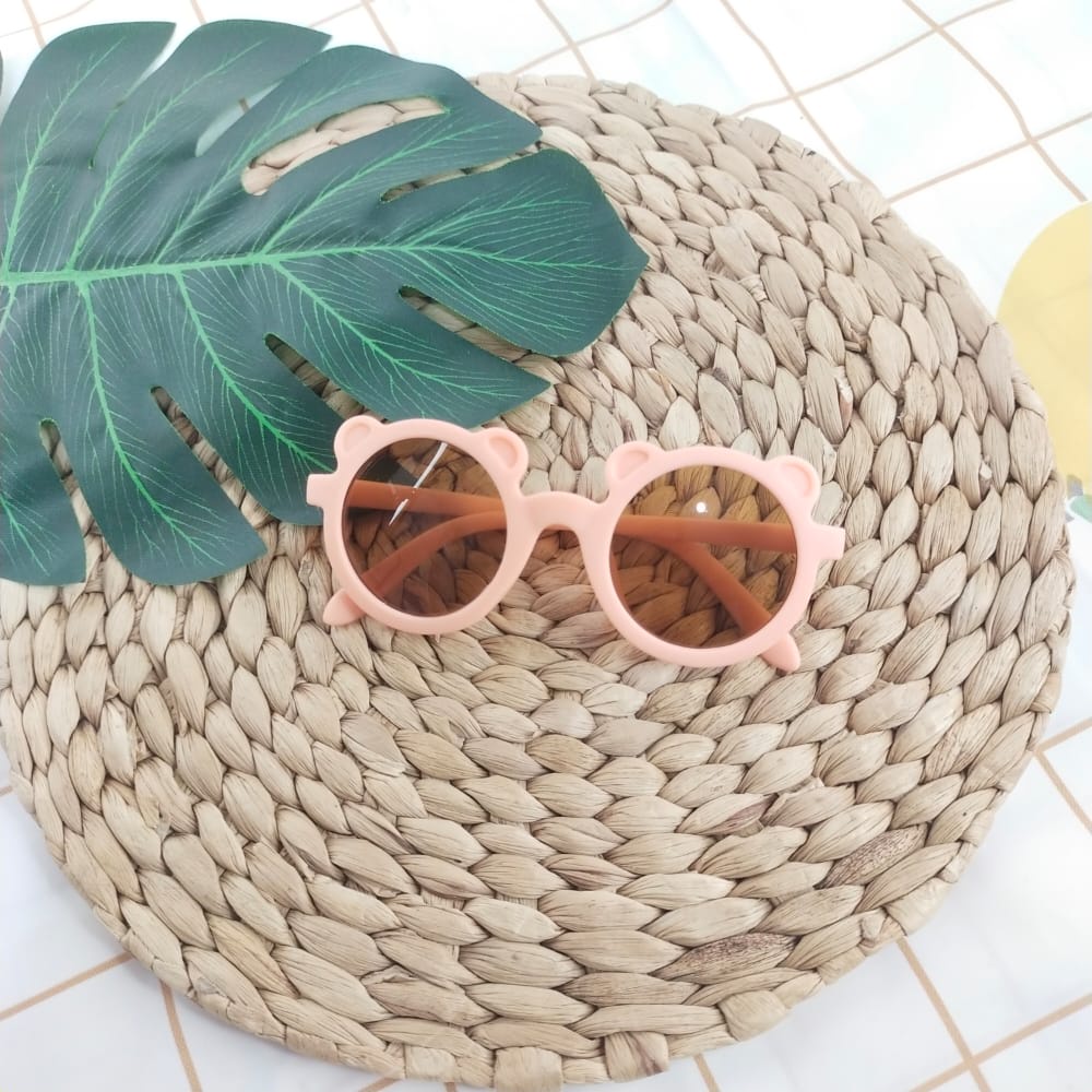 rug-1665394153275-0-1673001450 Kacamata Anak Dengan Karakter Telinga Beruang Korea - peach - Image 1