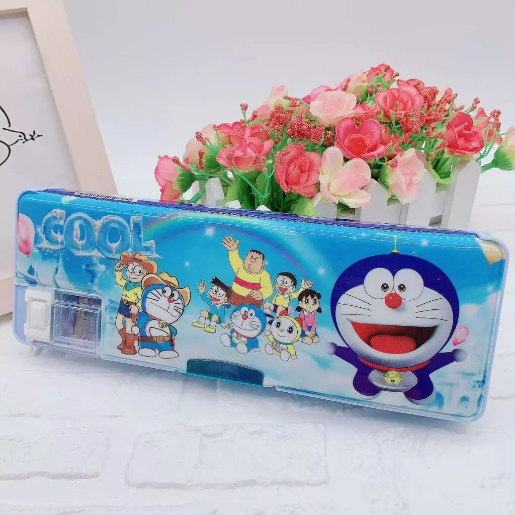 9vOiQ2EtqsdGY6CV9GScnATaPOs2VlcJqiItBv4O Kotak Pensil 2 Sekat Magnet Anak Sekolah TK SD Karakter Lucu Sanrio - Doraemon - Image 1