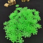 Stiker Dinding Motif Salju yang Bisa Menyala dalam Gelap  Dekorasi Unik untuk Ruangan Anda