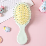 Sisir Anak Kecil Bulat Mini Hair Brush Praktis Dan Nyaman Bagi Sikecil - Putih - Image 4