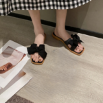 Sandal Selop Wanita Bahan Karet Dengan Model Pita Stylish - Hitam 40-41 - Image 5