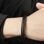 Gelang Kulit Hitam Stylish Unisex Cocok untuk Casual Daily Look - Image 5