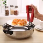 Penjepit Panci Piring 2 PCS Alat Dapur Multifungsi Anti Panas Kuat - Image 2