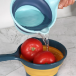 Gayung Mandi Lipat Serbaguna Silikon Portable Efisien Hemat Tempat - Biru Muda - Image 5