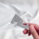 Gantungan Kunci Keychain 2in1 Bisa Jadi Penyangga HP - Image 7