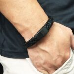 Gelang Kulit Hitam Stylish Unisex Cocok untuk Casual Daily Look - Image 4
