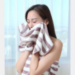 Handuk Mandi Dewasa Bayi Strip Salur Bulu Lembut Tali Gantung - Random - Image 4