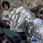 Selimut Alumunium Foil Darurat Emergency Blanket Thermal - Image 6